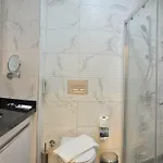Campus Hill 5*