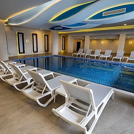 Campus Hill 5*