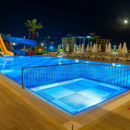 Campus Hill 5*