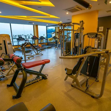 Campus Hill 5*
