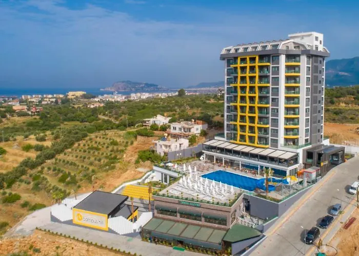 מלון Campus Hill 5*