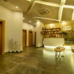 Campus Hill 5*