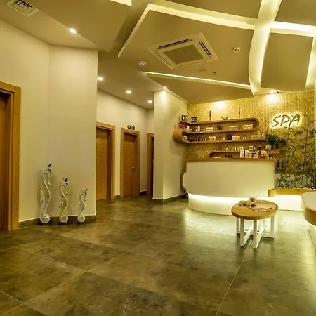Campus Hill 5*